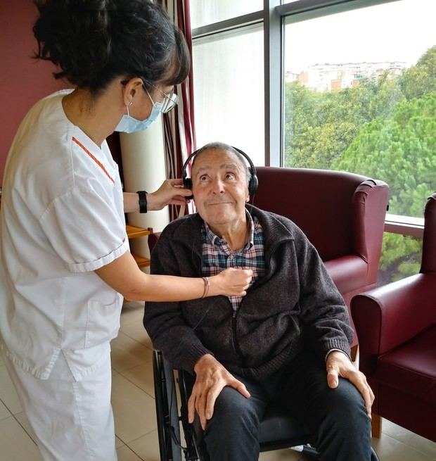 La residencia Can Buxeres impulsa actividades de musicoterapia personalizada