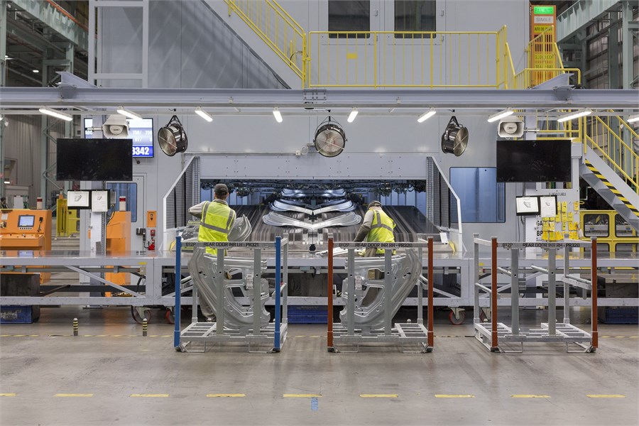 Nissan dejará de producir este verano dos modelos en la fábrica de la Zona Franca de Barcelona