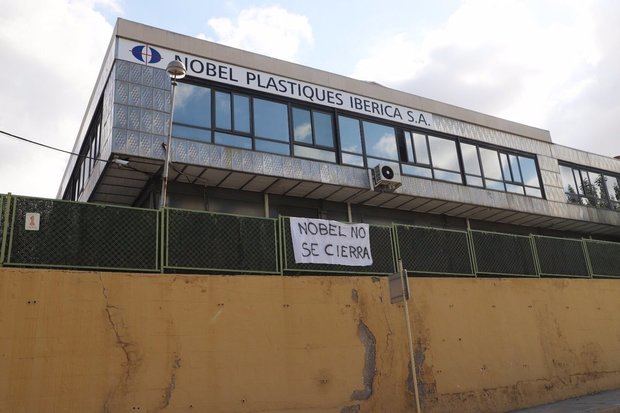 Huelga indefinida en Nobel Plastiques contra el cierre de la factoría de Sant Joan Despí