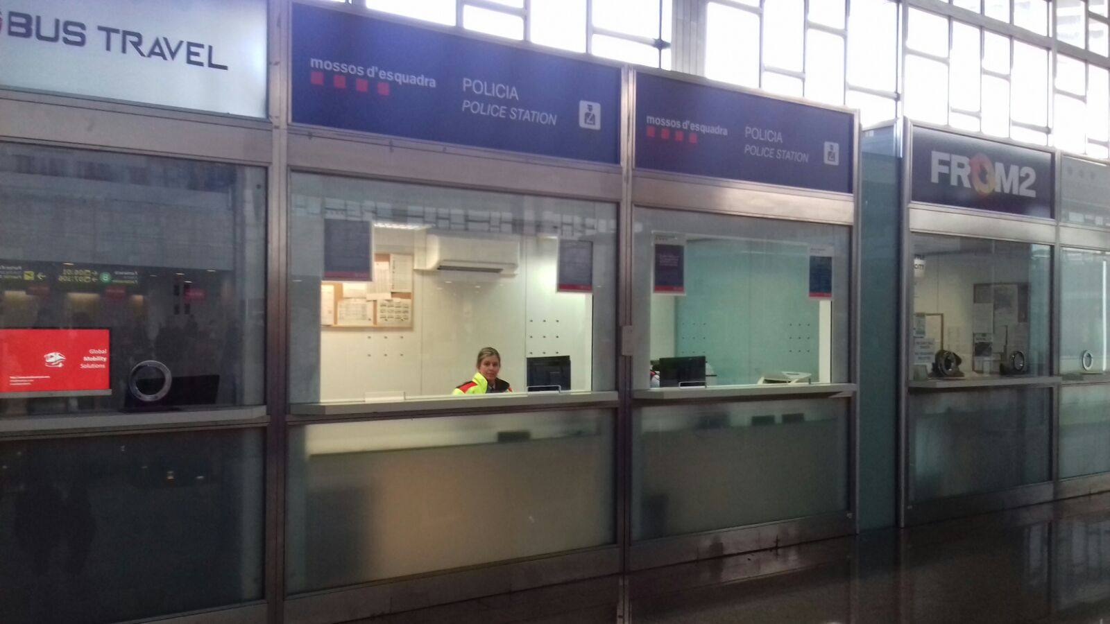 Mossos traslada su oficina de atención ciudadana al centro de la Terminal 2