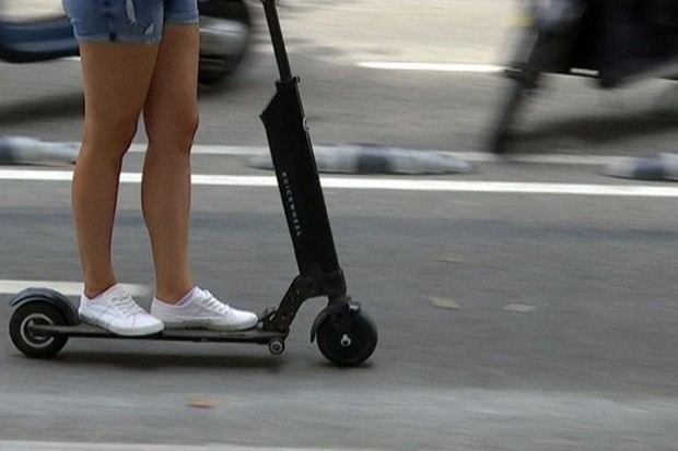 La Policía de Olesa intensificará el control de la circulación de los patinetes eléctricos