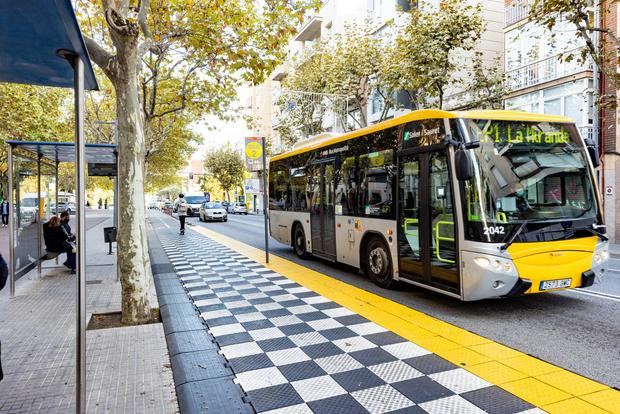 70 paradas de bus serán más accesibles en el área metropolitana