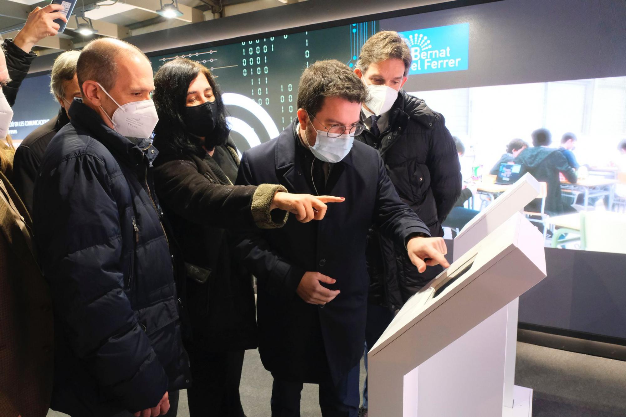 Pere Aragonés visita la Fira de la Candelera y la valora como 'la mejor muestra del potencial de Molins'
