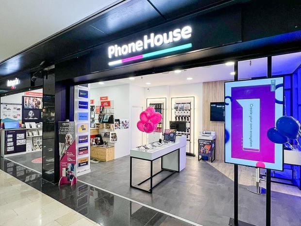 The Phone House y Fotoprix abren una nueva tienda en el centro comercial La Farga