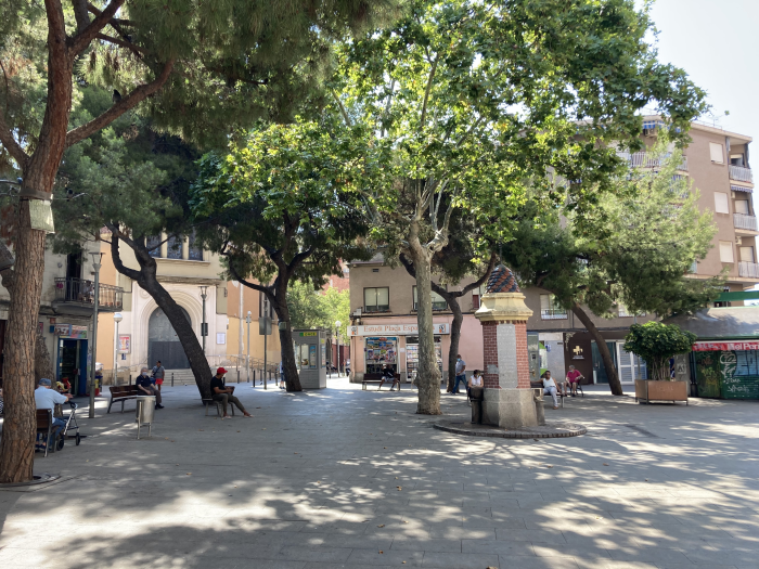 Se reforma la Plaça Espanyola de La Torrassa para mejorar los usos que le dan los ciudadanos