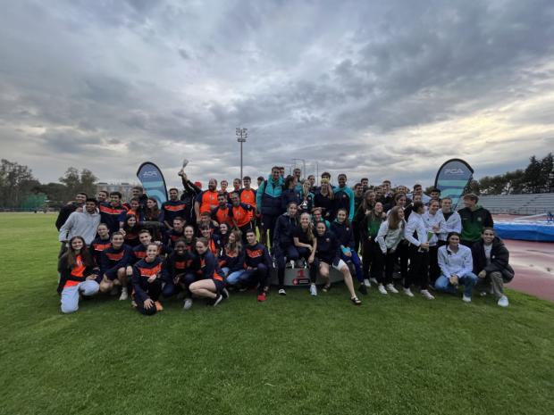 Podio completo del Campeonato de Cataluña de clubes, con el L'Hospitalet Atletisme en el segundo escalón