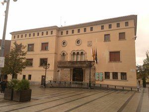 Once detenidos en el registro del Ayuntamiento de Cornellá por la UDEF ante presuntos contratos irregulares