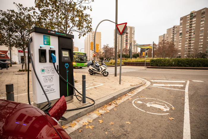 L’Hospitalet pone en funcionamiento un nuevo punto de recarga para vehículos eléctricos