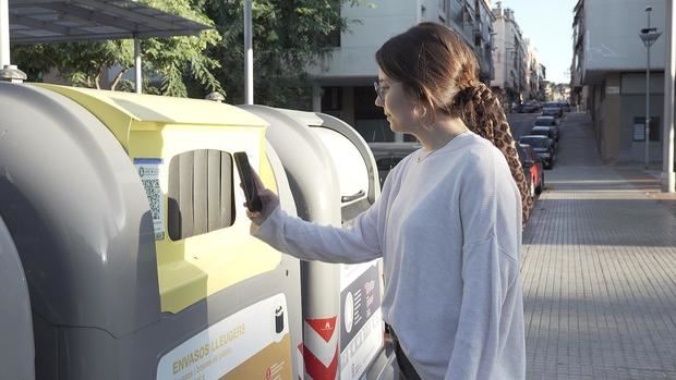 Reciclos se consolida en el Baix Llobregat con 89 contenedores amarillos más en Cervelló