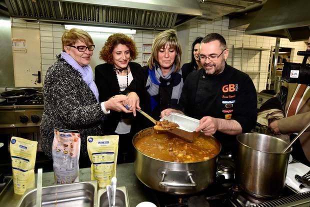 Las familias más desfavorecidas de L’Hospitalet de Llobregat recibirán ayuda alimentaria de la división de restauración de Gallina Blanca y Serhs Distribución 