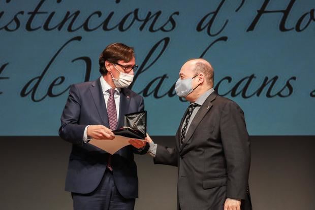 La medalla de honor de Viladecans es para Illa, Vergés y los centros sanitarios