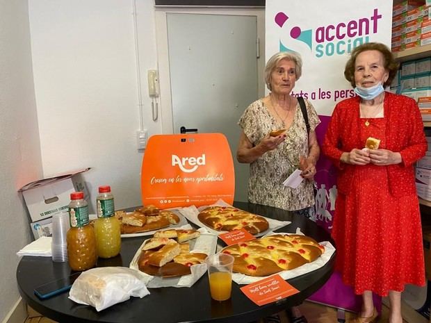 La oficina del SAD de Sant Just celebró la verbena haciendo compañía a personas mayores