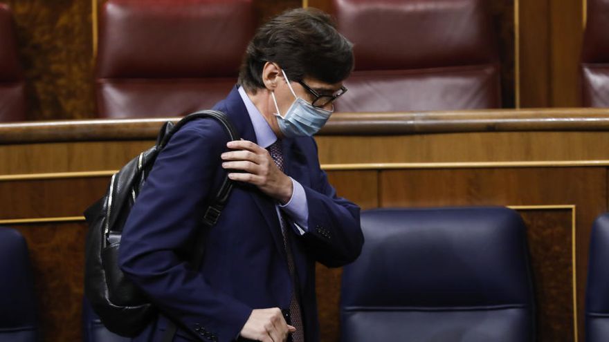 El hombre del traje gris