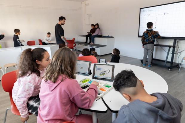 Aula inteligente en la Escuela Montserratina (FOTO: Ayuntamiento de Viladecans).