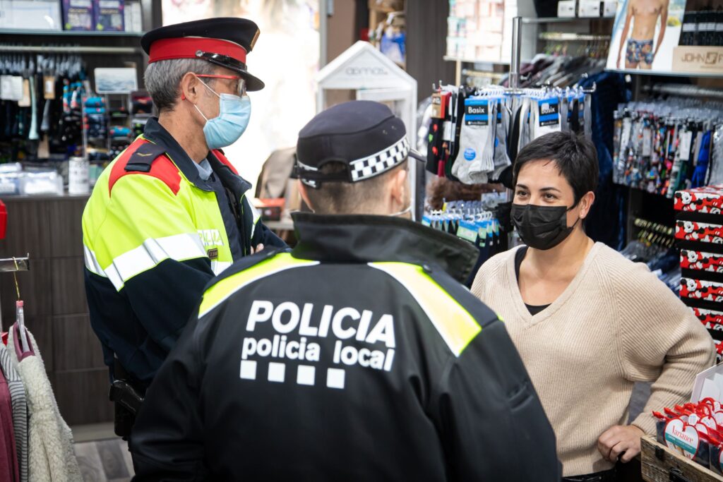 La Policía Local y los Mossos reforzarán la vigilancia durante la campaña de Navidad