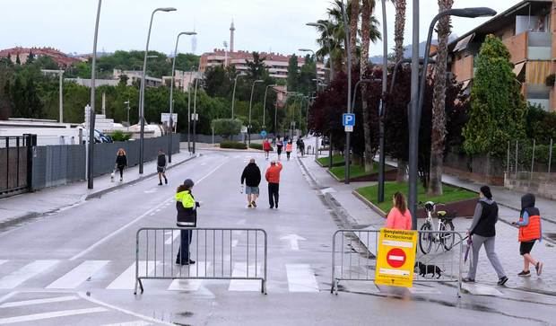 Sant Joan Despí tanca el carrer de la Creu d'en Muntaner per ampliar els espais per passejar a la desescalada