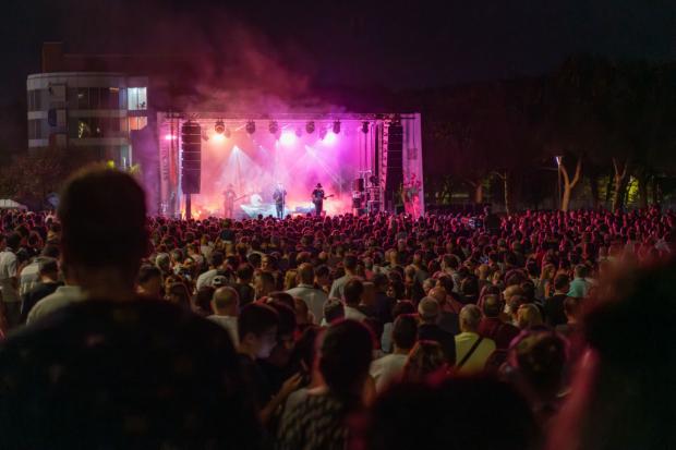 Los conciertos de Seguridad Social y Diana Navarro reunieron cerca de 5.000 personas cada uno, en el parque Torrent Ballester (FOTO: Ayto. de Viladecans).