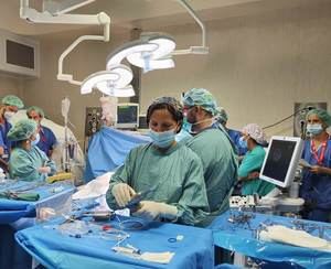 El Hospital de Bellvitge realiza el primer trasplante cardíaco en asistolia controlada de Cataluña de un paciente de otro centro