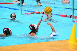 Increíble jornada de waterpolo base en la piscina más antigua de Cataluña