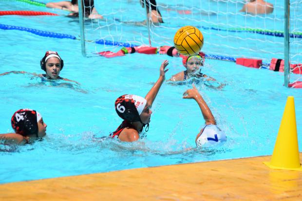 Increíble jornada de waterpolo base en la piscina más antigua de Cataluña