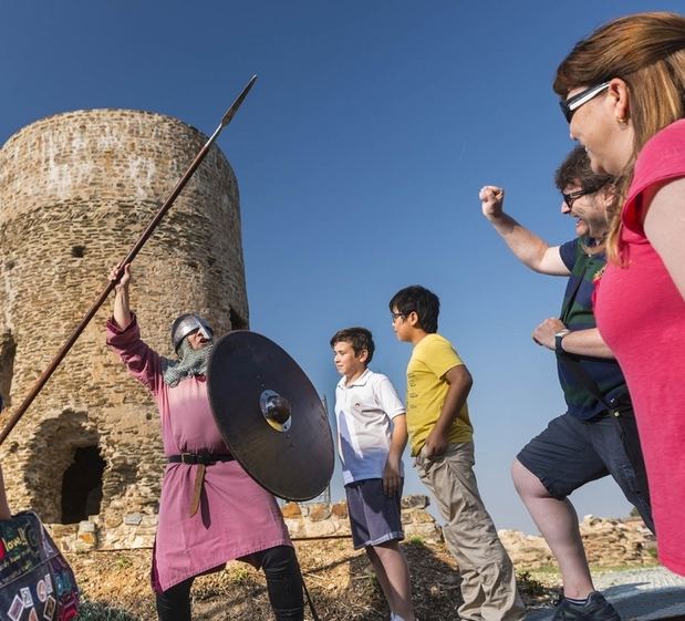 Visitres teatralitzades amb el Roc de Benviure, a la Torre Benviure de Sant Boi