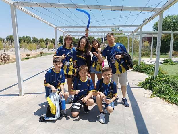 Equipo de la selección catalana de ajedrez y su entrenador Michael Rahal