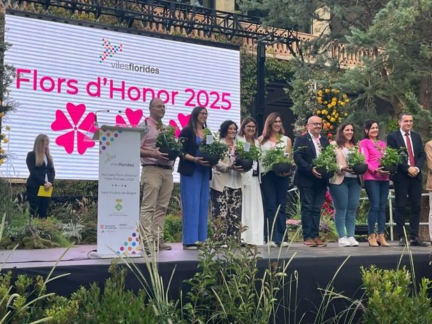Abrera renueva su distinción de tres 'Flors d'Honor' en los Premios Viles Florides 2025