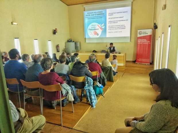 Creación de la plataforma ciudadana en defensa de la sanidad este jueves, durante la celebración de la jornada para exigir una mejor sanidad en el municipio