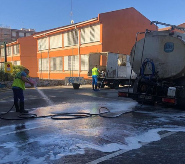 L'Hospitalet centra su actuación de limpieza viaria en los barrios del Centre, Sant Josep y San Feliu