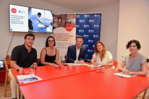Sonrisas contra el calor: Aigües de Barcelona y Pallapupas se alían para cuidar a las personas mayores