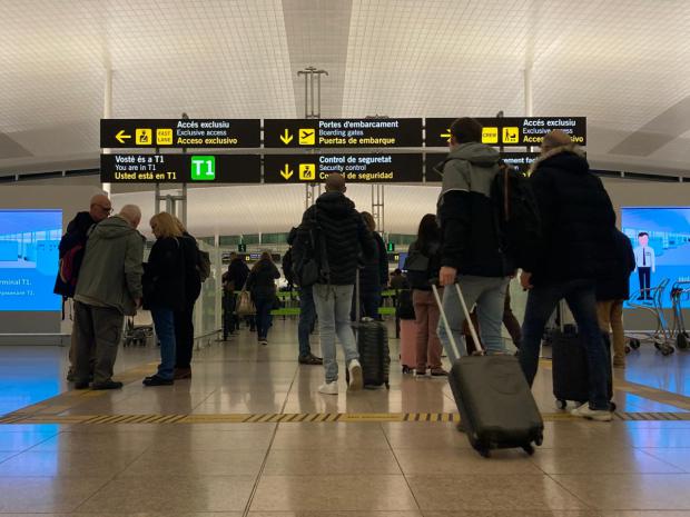 Más de 350 solicitudes del distintivo para discapacidades 'invisibles' del Aeropuerto de El Prat