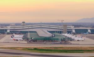Podemos congela el Aeropuerto de El Prat: la Ley de Movilidad deja la ampliación en tierra hasta 2031