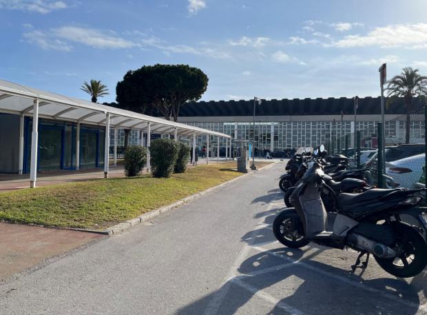 Más de 900 plazas de aparcamiento para motocicletas en el Aeropuerto El Prat