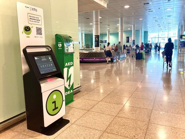 Los asistentes virtuales que guían a los pasajeros por el Aeropuerto de El Prat