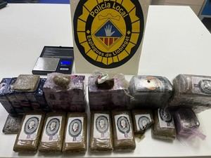 Detenida en Esplugues una persona con 3,5 kg de hachís en la calle del Carme