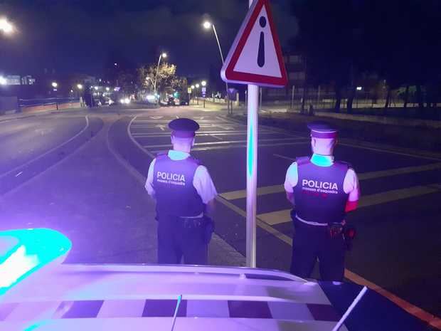 Un mosso fuera de servicio recibe 27 puntos de sutura tras una paliza en Castelldefels