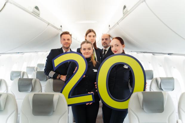 20 años volando en El Prat: airBaltic celebra el aniversario de su primera ruta en España