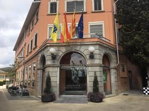 Estado actual del edificio del ayuntamiento tras la retirada de la pancarta en apoyo a los presos independentistas.