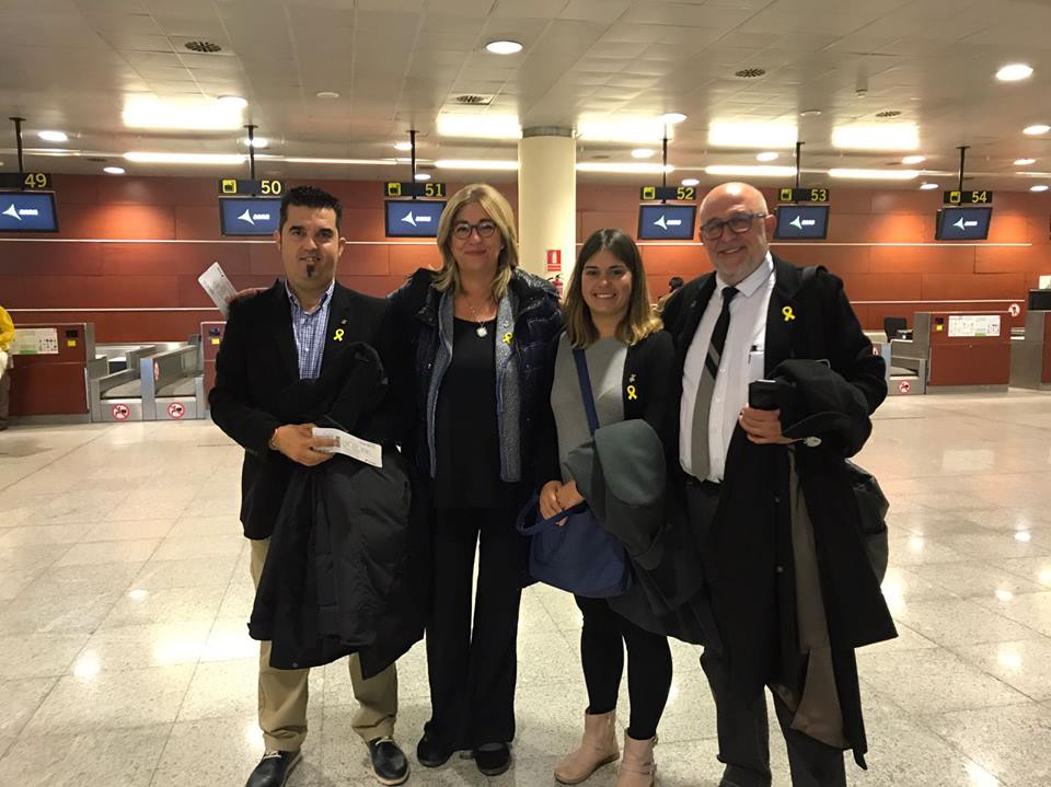 Los ediles de Sant Climent, Begues, Torrelles y Santa Coloma de Cervelló viajan a Bruselas para reclamar la mediación de Europa en el conflicto catalán
