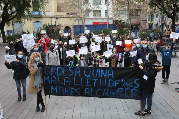 La alcaldesa de Sant Boi sale en apoyo de los trabajadores de Premium Lab