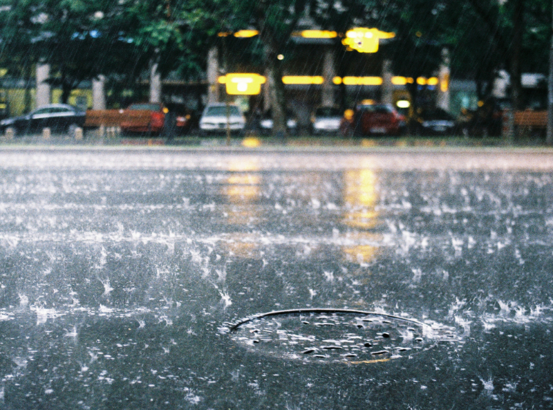 Alerta por lluvias torrenciales en el Baix: Sant Just Desvern aplaza sus 'Nits Al Carrer'