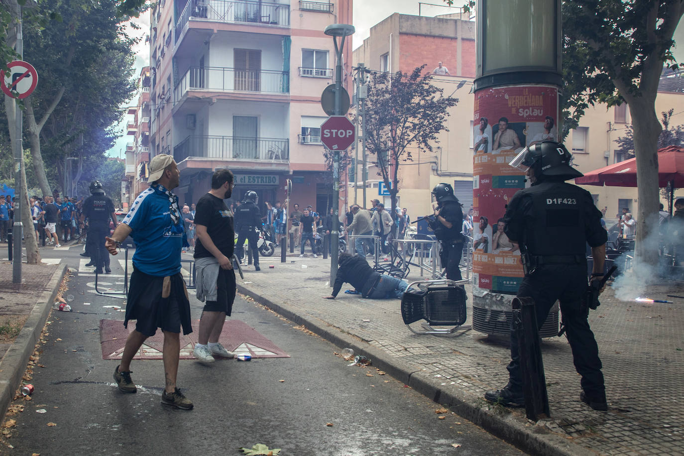 La violencia se paga. La policía detiene a 17 aficionados por la brutal pelea futbolera de Cornellà
