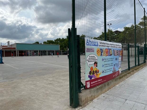 Reanudan los 'Patis Oberts' en la Escuela Ernest Lluch de Abrera para el curso 2025-2026