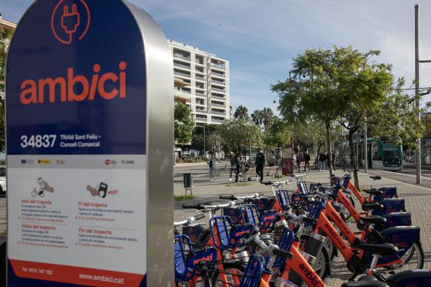 El servicio AMBici va sobre ruedas en Sant Feliu con un récord de usuarios en septiembre