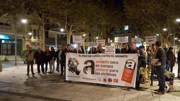 Concentració prèvia, al novembre de 2015, del Ple Municipal de El Prat