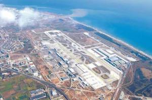 La ampliacion del Aeropuerto de El Prat liderada por Illa pone a prueba la estabilidad del Govern