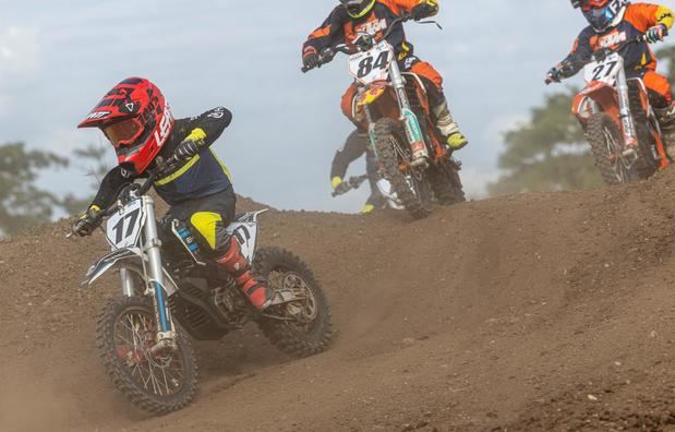 Ares Gil se alza con la octava plaza en el europeo junior de motocross