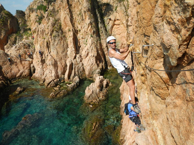 Imatge d'arxiu de la via ferrata de la Cala del Molí, a Sant Feliu de Guíxols