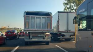 Los piquetes multiplican los endémicos atascos en las entradas a Barcelona desde el Baix Llobregat