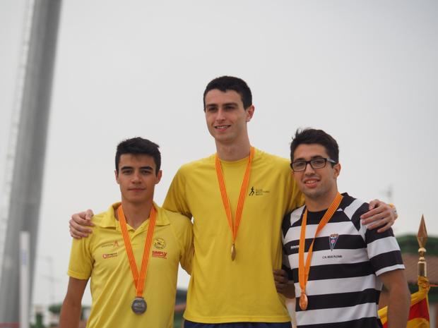 Miquel Doménech en el podio del 800mll del Campionat de Catalunya sub-23.